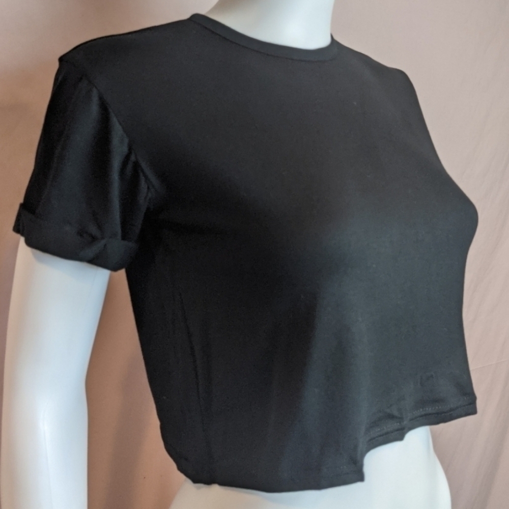 PrettyLittleThing Black Roll Sleeve Cropped Tee size 0 - Picture 2 of 5